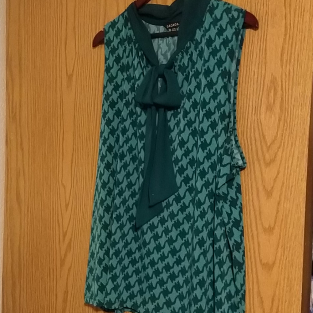 Diamond pattern bluegreen tank
